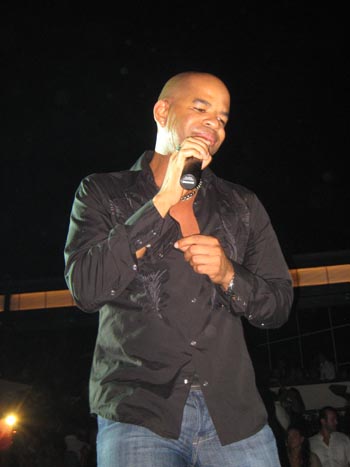 Chris Willis live at sky bar (26)